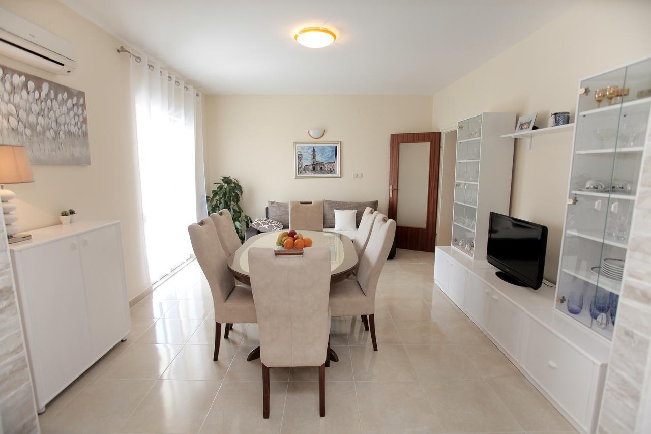 Apartment Carmen โตรกีร์ ภายนอก รูปภาพ