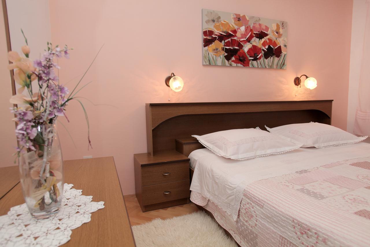 Apartment Carmen โตรกีร์ ภายนอก รูปภาพ